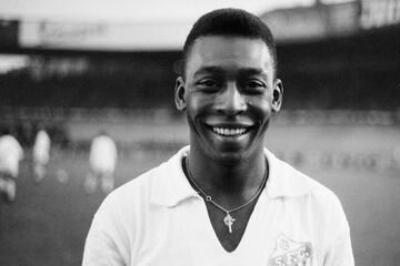 A young Pelé playing for Santos in 1961.