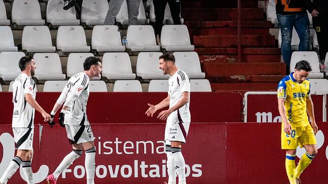 El Albacete respira y golea al Cádiz