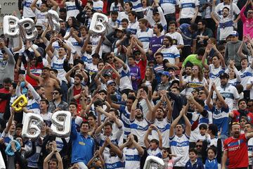 Hinchas de Universidad Católica se burlaron de la U y la posición que ocupan en la tabla de posiciones. 