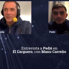 Pedri en plena entrevista y le pasa esto: la cara de Carreño lo dice todo