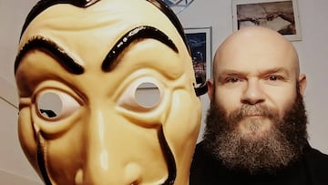 Máscara de La Casa de Papel firmada.