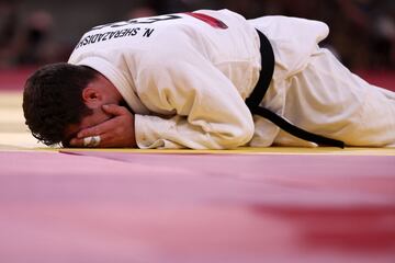 Niko se queda sin bronce. Niko ha dominado durante todo el combate, pero la técnica de oro es una lotería, ha sido eterna y Bobonov ha hecho un contraataque perfecto que le ha hecho llevarse la victoria. Un punto era oro y Niko, que venía a por el metal máximo, se queda fuera del cajón tras malos combates. El español está desconsolado en el Nippon Budokan