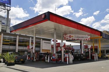 Diplomáticos y particulares: estos son los vehículos que el gobierno quiere que paguen el ACPM sin subsidio