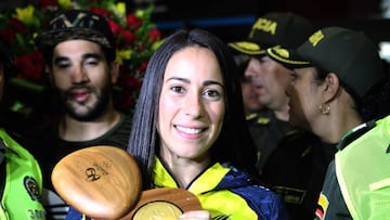 Mariana: "Es bonito regresar y compartir con todos la medalla"