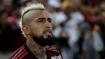 AMDEP6251. RÍO DE JANEIRO (BRASIL), 07/09/2022.- Arturo Vidal de Flamengo forma hoy, en un partido de las semifinales de la Copa Libertadores entre Flamengo y Vélez en el estadio Maracaná en Río de Janeiro (Brasil). EFE/Antonio Lacerda
