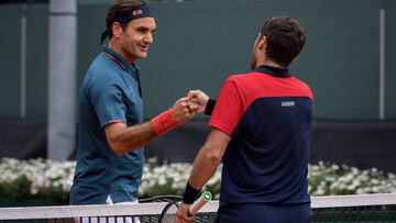 Switzerland&#039;s Roger Federer (L) bumps fists with Spain&#039;s Pablo Andujar after losing his ATP 250 Geneva Open tennis match on May 18, 2021 in Geneva. - Federer lost the first match of his comeback-proper as the Swiss tennis great tumbled out of the Geneva Open on his first outing in two months. (Photo by Fabrice COFFRINI / AFP)