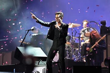 Brandon Flowers y su carisma sobre el escenario.