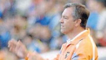 <b>SIN NOTICIAS. </b>César Ferrando dirigiendo un encuentro del Albacete esta temporada en Segunda.