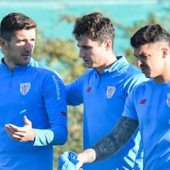 Vivian se suma al grupo, con Iñigo Martínez aparte