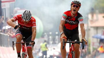 Swiss BMC rider Silvan Dillier (R) celebrates as he crosses the finish line ahead Belgian rival Jasper Stuyven of team Trek to win the 6th stage of the 100th Giro d'Italia, Tour of Italy, cycling race from Reggio di Calabria to Terme Luigiane on May 11, 2017.
Luxembourg's Bob Jungels, of the Quick Step team, retained the race leader's pink jersey after a dramatic 217km ride from Reggio di Calabria to Terme Luigiane that saw the peloton fail to reel in a five-man breakaway. / AFP PHOTO / Luk BENIES