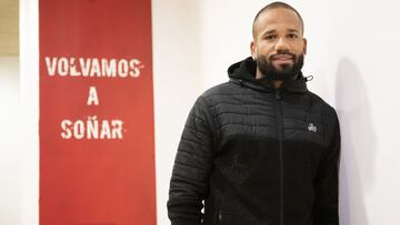 Beb&eacute; posa para AS en la sala de prensa antes de la pandemia.
 
 