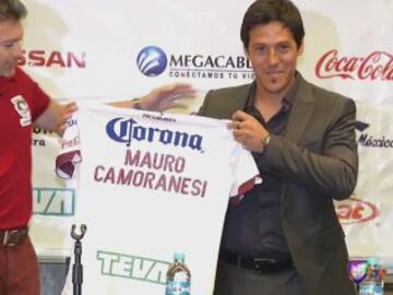 Camoranesi en su presentación como técnico del equipo Coras.