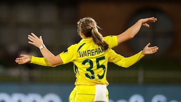 TOPSHOT - Australia's Georgia Wareham (C) celebrates after the dismissal of Bangladesh's Sobhana Mostary (not seen) during the Group A T20 women's World Cup cricket match between Australia and Bangladesh at St George's Park in Gqeberha on February 14, 2023. (Photo by Marco Longari / AFP)