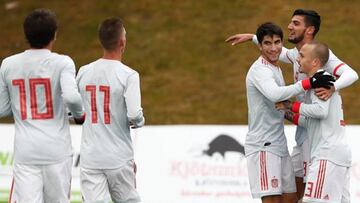 Los jugadores de la Sub-21 celebran un gol.