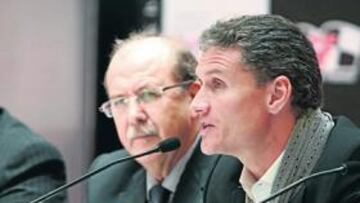 <b>ELEGANTE. </b>El ex piloto de Red Bull demostró una vez más su estilo y saber estar en Zaragoza.