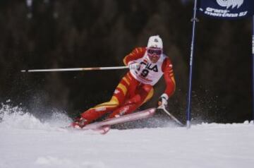 El suizo Pirmin Zurbriggen ganó la clasificación general de la Copa del Mundo cuatro veces. Otras cuatro veces consiguió la Copa del Mundo de Super Gigante en 1987, 1988, 1989 y 1990, de eslalon gigante en 1987 y 1989 y de descenso en 1987 y 1988. Tiene una medalla de oro olímpica en descenso en los Juegos de Calgary 1988, y cuatro Campeonatos del Mundo, también cuatro platas y un bronce. Es el primer esquiador en ganar cada una de las cinco especialidades de esquí alpino moderno. Con un total de 40 victorias en la Copa Mundial, se retiró del deporte en 1990.