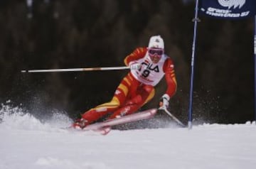 El suizo Pirmin Zurbriggen ganó la clasificación general de la Copa del Mundo cuatro veces. Otras cuatro veces consiguió la Copa del Mundo de Super Gigante en 1987, 1988, 1989 y 1990, de eslalon gigante en 1987 y 1989 y de descenso en 1987 y 1988. Tiene una medalla de oro olímpica en descenso en los Juegos de Calgary 1988, y cuatro Campeonatos del Mundo, también cuatro platas y un bronce. Es el primer esquiador en ganar cada una de las cinco especialidades de esquí alpino moderno. Con un total de 40 victorias en la Copa Mundial, se retiró del deporte en 1990.