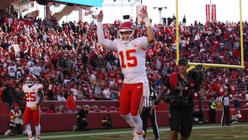 SANTA CLARA, CALIFORNIA - OCTOBER 23: Patrick Mahomes #15 of the Kansas City Chiefs celebrates a touchdown in the fourth quarter against the San Francisco 49ers at Levi's Stadium on October 23, 2022 in Santa Clara, California. (Photo by Ezra Shaw/Getty Images)