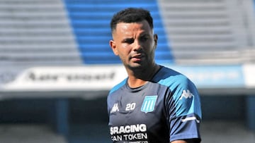 Edwin Cardona, volante de Racing, explicó porque realizó el viaje a Colombia. El jugador aseguró que tomó el mismo descanso de toda la plantilla
