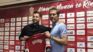 Gianni Rodríguez, presentado como jugador del Almería