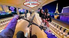 Torquato Testa acaba con su bici dentro de un casino de Las Vegas