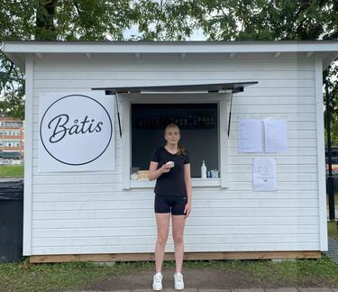 Se inspira en TikTok y sus rollos de helado la convierten en una emprendedora de éxito con 15 años: “Había cola antes de abrir”