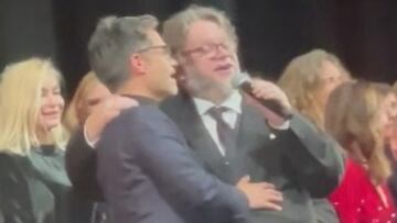 Guillermo del Toro y Gael García Bernal cantan en el Festival Cannes 2022