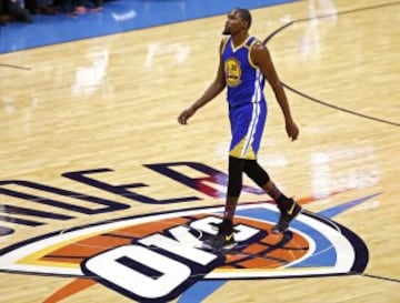 El calendario de la NBA tenía el 11 de febrero marcado con plumón rojo: Kevin Durant regresaría a Oklahoma, ahora vestido con la camiseta de los Warriors de Golden State. El ambiente hostil no amedrentó al escolta, quien anotó 34 puntos y bajó nueve rebotes para la victoria de 130-114 de los californianos. Una meteórica actuación de Russell Westbrook, una más, con 47 puntos y 11 rebotes, no fue suficiente para derrotar al mejor equipo de la liga, que tiene una marca de 45-8.