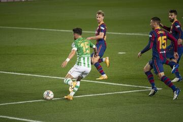 Jugada extraordinaria de Álex Moreno por banda izquierda, con un gran cambio de ritmo antes de poner el balón atrás para que Loren anote el gol 3-2 
