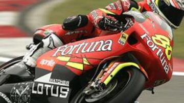 <b>ESTRENO EN 250.</b> Héctor Barberá ha logrado su primer triunfo en el cuarto de litro adelantando a Dovizioso en la última recta.