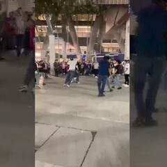 ¡No para la violencia! Circula video de la bronca entre aficionados de Monterrey y Chivas