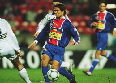 Enrique de Lucas Martínez tuvo un breve paso por el Paris Saint-Germain (PSG). Llegó en calidad de cedido (préstamo) desde el RCD Espanyol estando únicamente en la segunda mitad de la temporada 2000-2001.