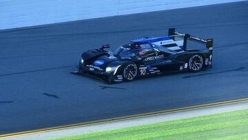 AME2713. DAYTONA BEACH (ESTADOS UNIDOS), 24/01/2019.- El veh&iacute;culo #10 del equipo Konica Minolta Cadillac del piloto espa&ntilde;ol Fernando Alonso es visto este jueves durante la sesi&oacute;n de clasificaciones para la competencia de prototipos Ro