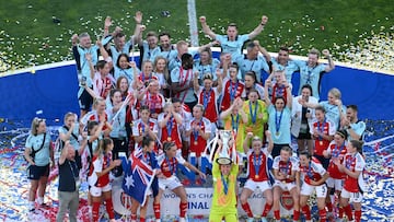 Las jugadoras del Arsenal celebran el triunfo y su segunda Champions League de su historia.