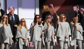 Nichole Moore, Amy Mickelson, Sybi Kuchar, Becky Edwards, Kim Johnson y Paulina Gretzky.