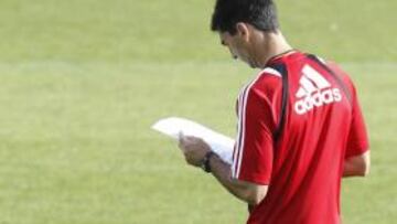 <b>ACOSADO. </b>Gay, centrado ayer en su trabajo durante el entrenamiento matinal del Real Zaragoza.