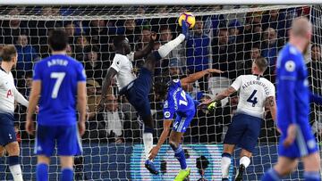 Davinson Sánchez ante el Cardiff