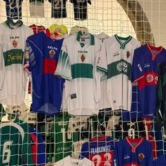 La historia del Elche, en más de 100 camisetas