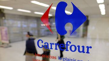 El grupo franc&eacute;s de distribuci&oacute;n Carrefour anunci&oacute; este jueves que ha cerrado un acuerdo para comprar 172 tiendas Supersol en Espa&ntilde;a, principalmente en Andaluc&iacute;a y la comunidad de Madrid. EPA/OLIVIER HOSLET/Archivo