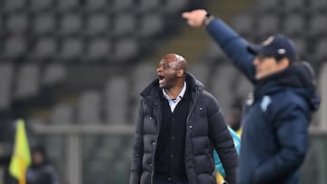 Turin (Italy), 08/02/2025.- Genoa's coach Patrick Vieira reacts during the Italian Serie A soccer match between Torino FC and Genoa FC at the Olimpico Grande Torino Stadium in Turin, Italy, 08 February 2025. (Italia, G¨¦nova) EFE/EPA/ALESSANDRO DI MARCO