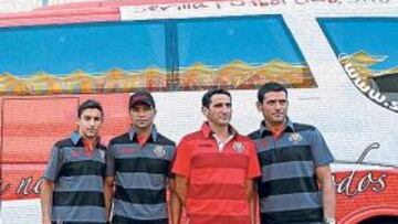 <b>SALIDA. </b>Jiménez posa junto a Navas, Renato y Palop.
