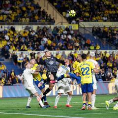 Álvaro Ferllo se gana la titularidad en el Deportivo en diez días