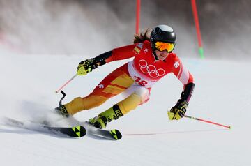 Esquiadora de élite española retirada de la competición a sus 28 años. Campeona de España en 9 ocasiones (6 veces en Slalom, 2 en Gigante y 1 en Súper Gigante) y Campeona Mundial en 7 ocasiones (3 en Slalom y 4 en Gigante). Participó en los Juegos Olímpicos de Pekín en 2022 en la especialidad de Eslalon Gigante. Es una de las máximas representantes del esquí alpino en España.