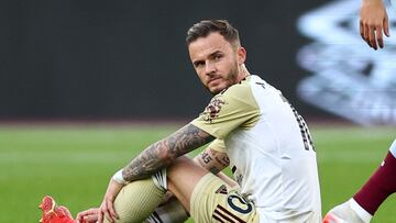 Soccer Football - Premier League - West Ham United v Leicester City - London Stadium, London, Britain - November 12, 2022 Leicester City's James Maddison after sustaining an injury REUTERS/David Klein EDITORIAL USE ONLY. No use with unauthorized audio, video, data, fixture lists, club/league logos or 'live' services. Online in-match use limited to 75 images, no video emulation. No use in betting, games or single club /league/player publications. Please contact your account representative for further details.