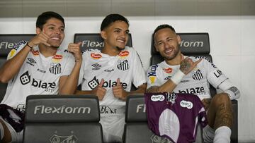 ¡Cómo figura! El vestuario de Neymar a lado de Pelé en Santos