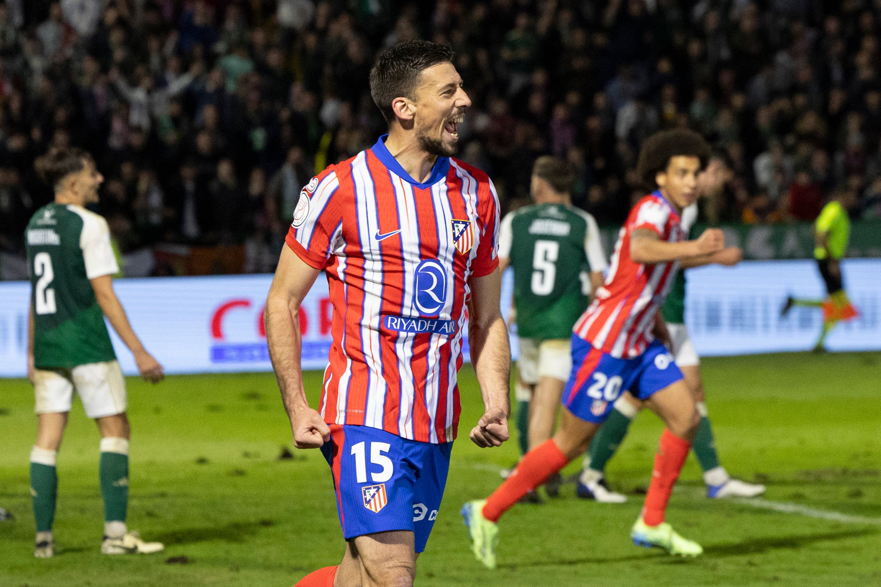 Lenglet pone en un brete a Simeone