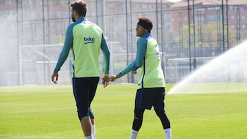 Piqué y Neymar, a la salida de un entrenamiento.