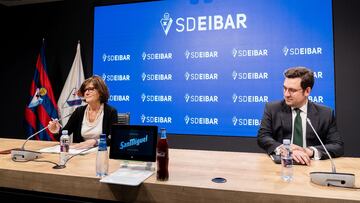 La presidenta, Amaia Gorostiza, y el consejero delegado, Jon Ander Ulazia, durante la rueda de prensa