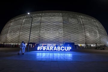 Doha (Qatar), 15/12/2021.- Outside view of the Al Thumama Stadium before the FIFA Arab Cup 2021 semi final soccer match between Qatar and Algeria in Doha, Qatar, 15 December 2021 (Catar) EFE/EPA/NOUSHAD THEKKAYIL