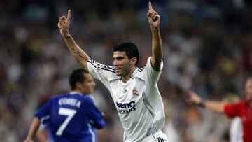 Al a?o siguiente, en 2006, el Real Madrid volvi¨® a ser protagonista del mercado. Hizo un trueque en el ¨²ltimo momento dejando marchar a Julio Baptista al Arsenal y trayendo a Jos¨¦ Antonio Reyes por 17 millones de euros.